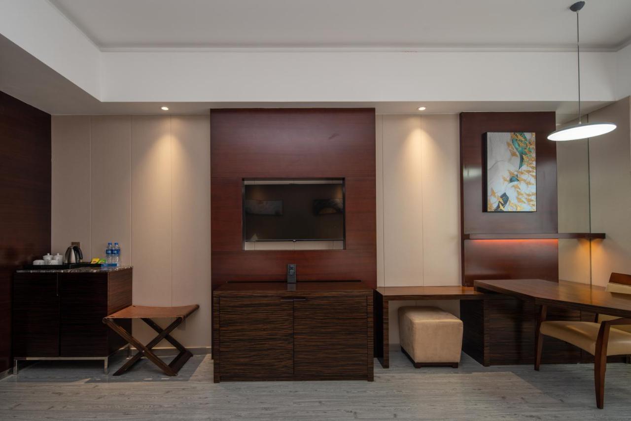 King Royal Hotel Yunfu Екстер'єр фото