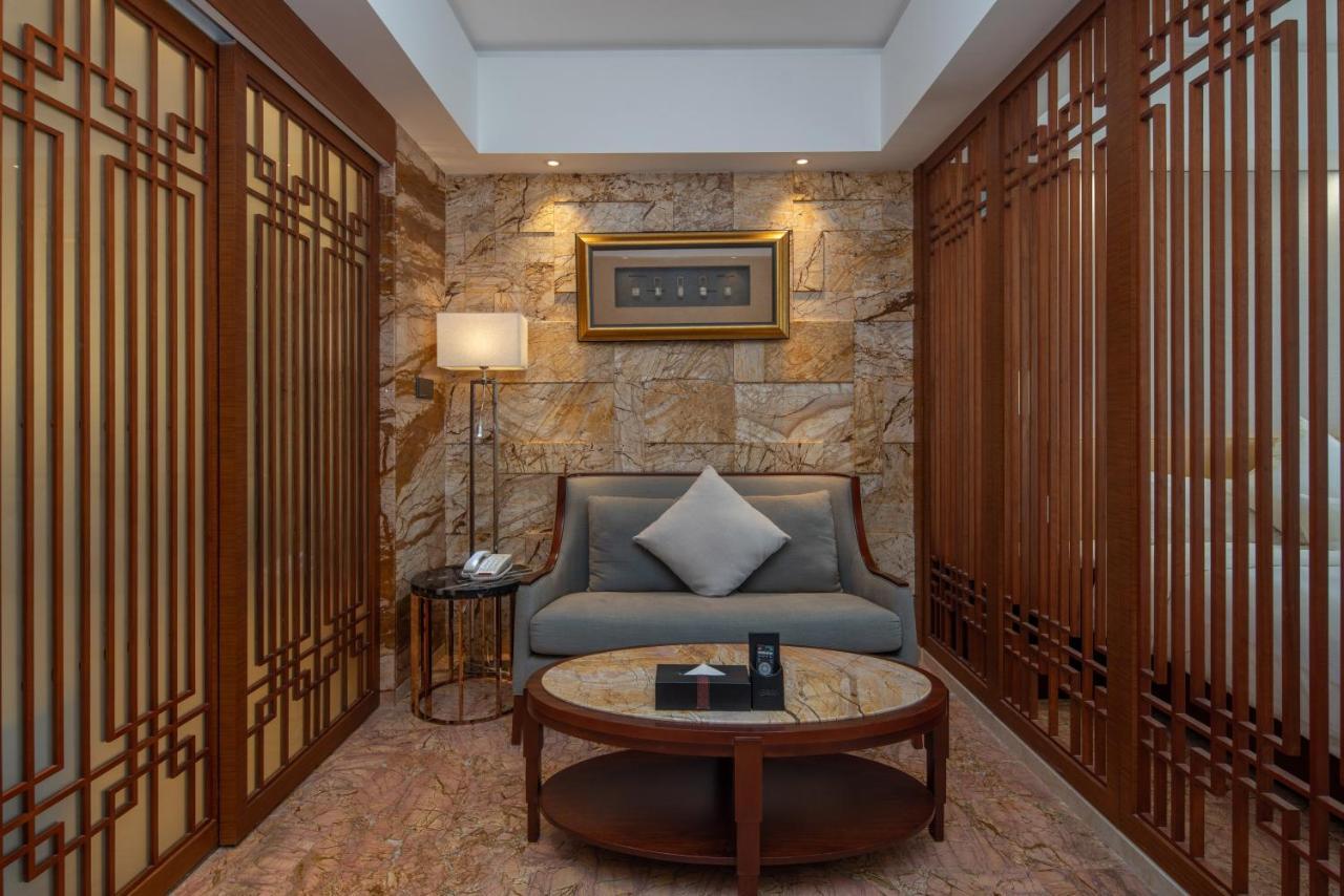 King Royal Hotel Yunfu Екстер'єр фото
