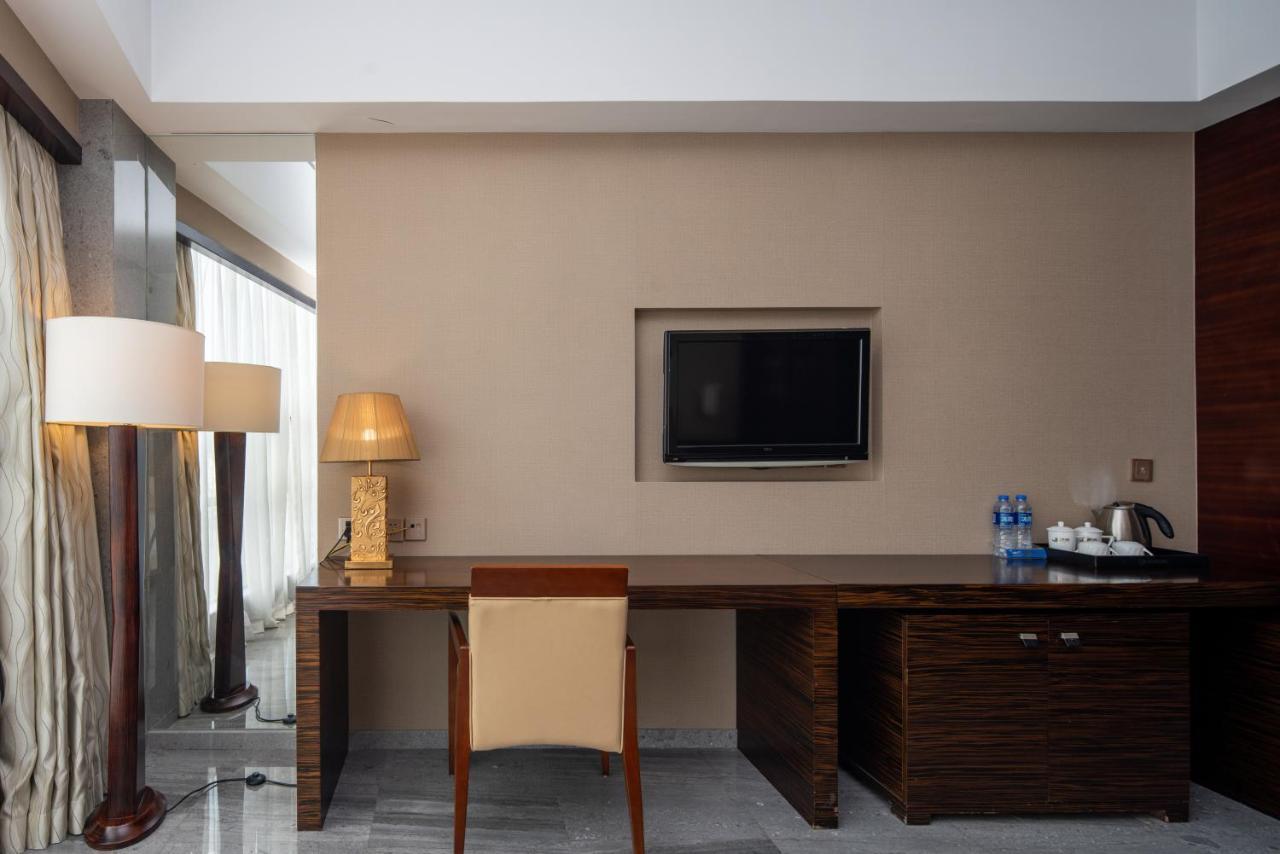 King Royal Hotel Yunfu Екстер'єр фото