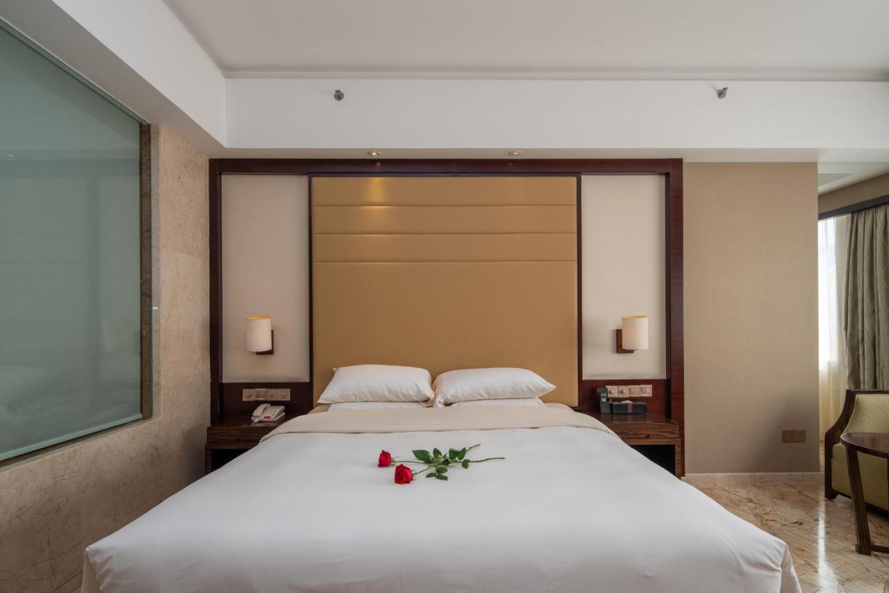 King Royal Hotel Yunfu Екстер'єр фото