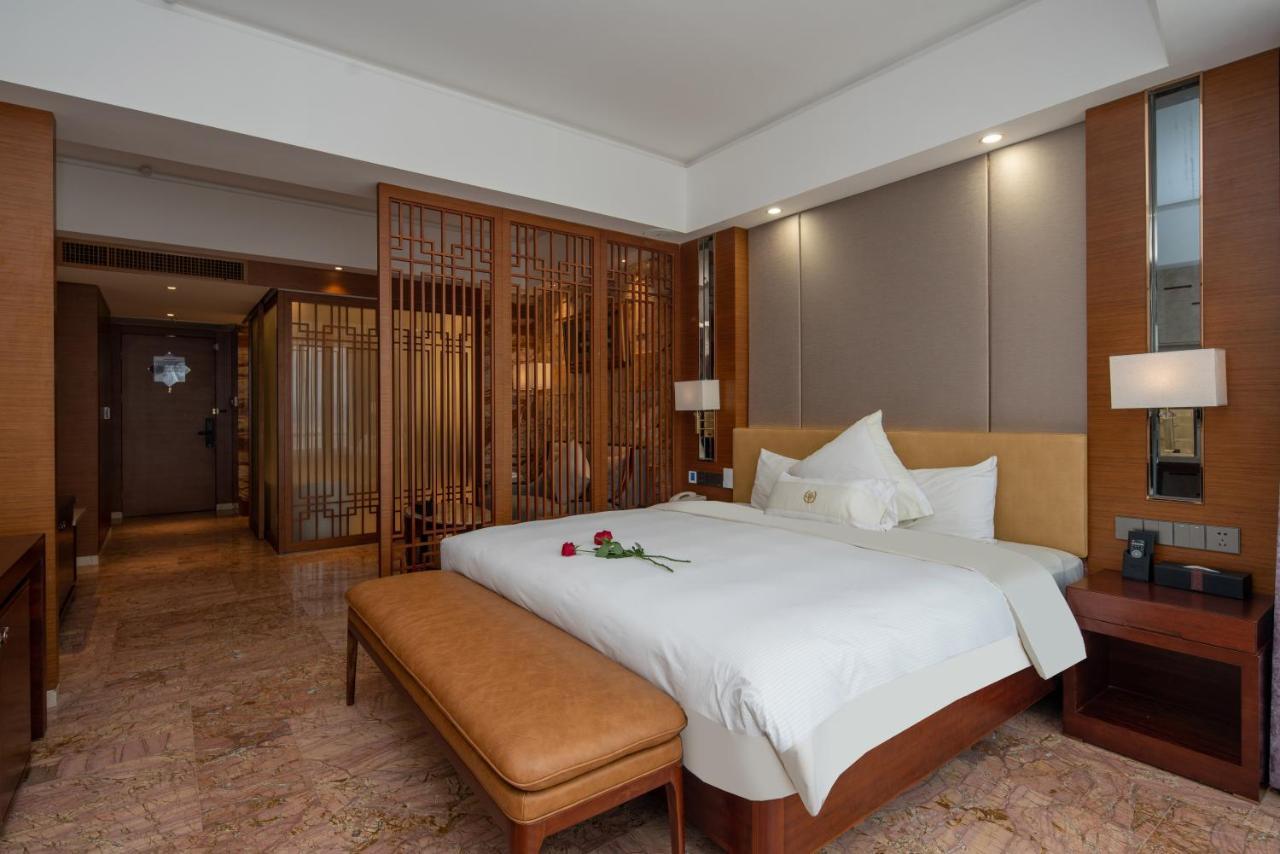 King Royal Hotel Yunfu Екстер'єр фото