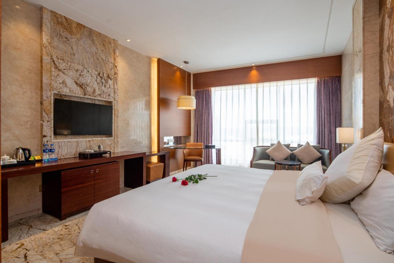 King Royal Hotel Yunfu Екстер'єр фото