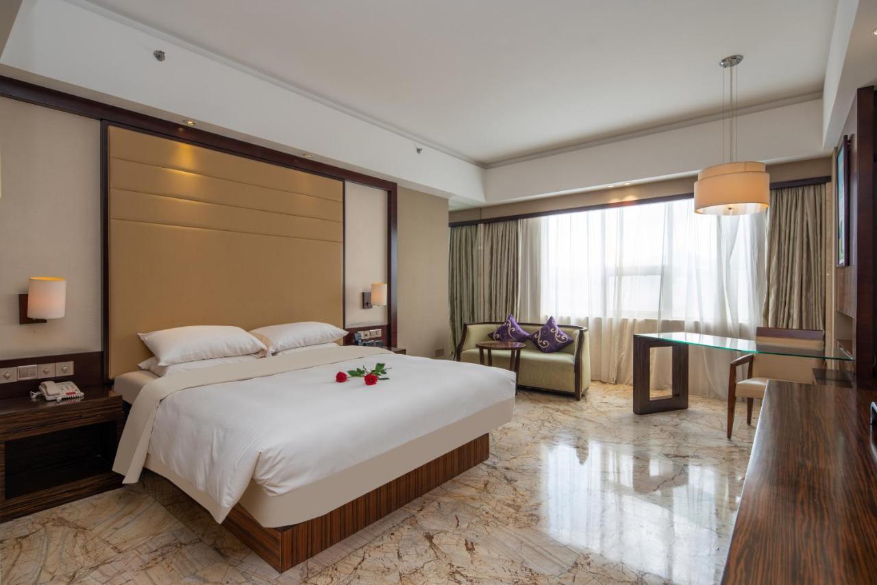 King Royal Hotel Yunfu Екстер'єр фото