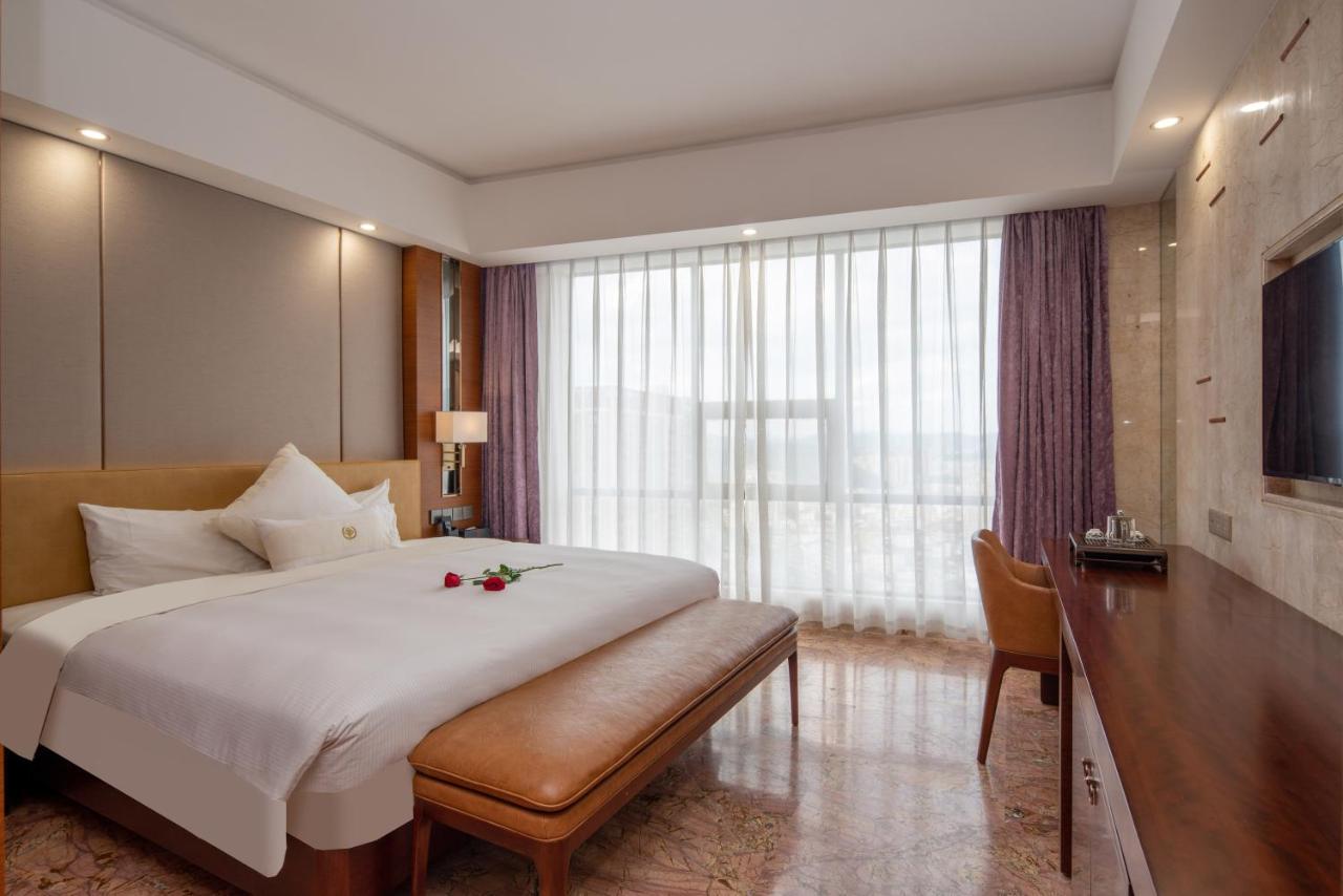 King Royal Hotel Yunfu Екстер'єр фото