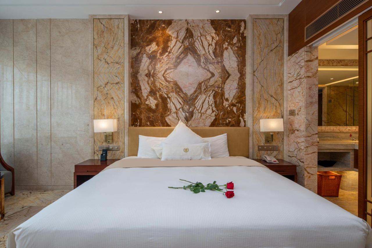 King Royal Hotel Yunfu Екстер'єр фото