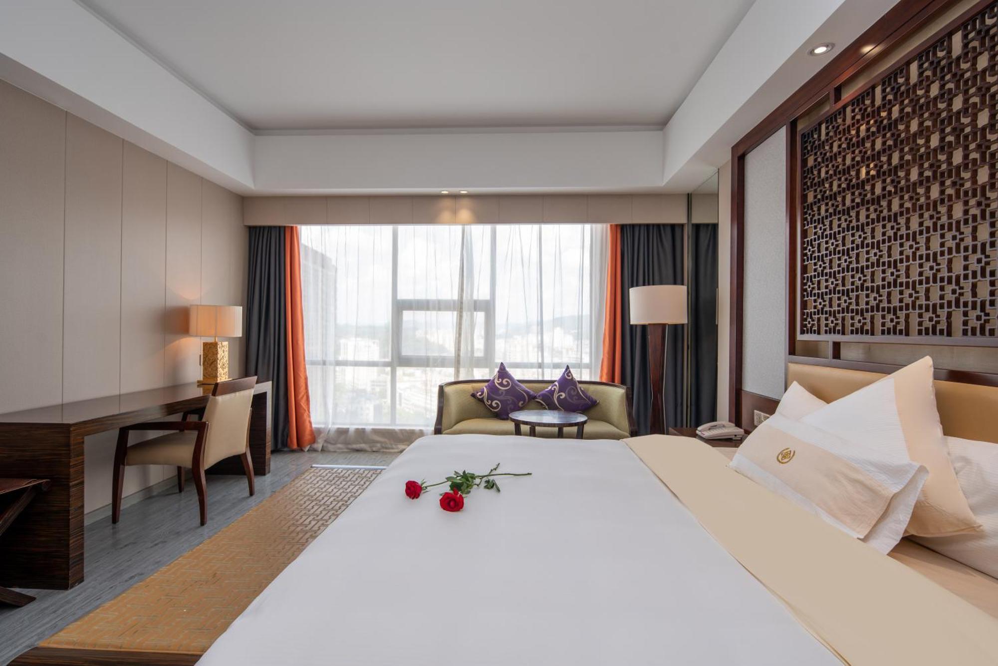 King Royal Hotel Yunfu Екстер'єр фото
