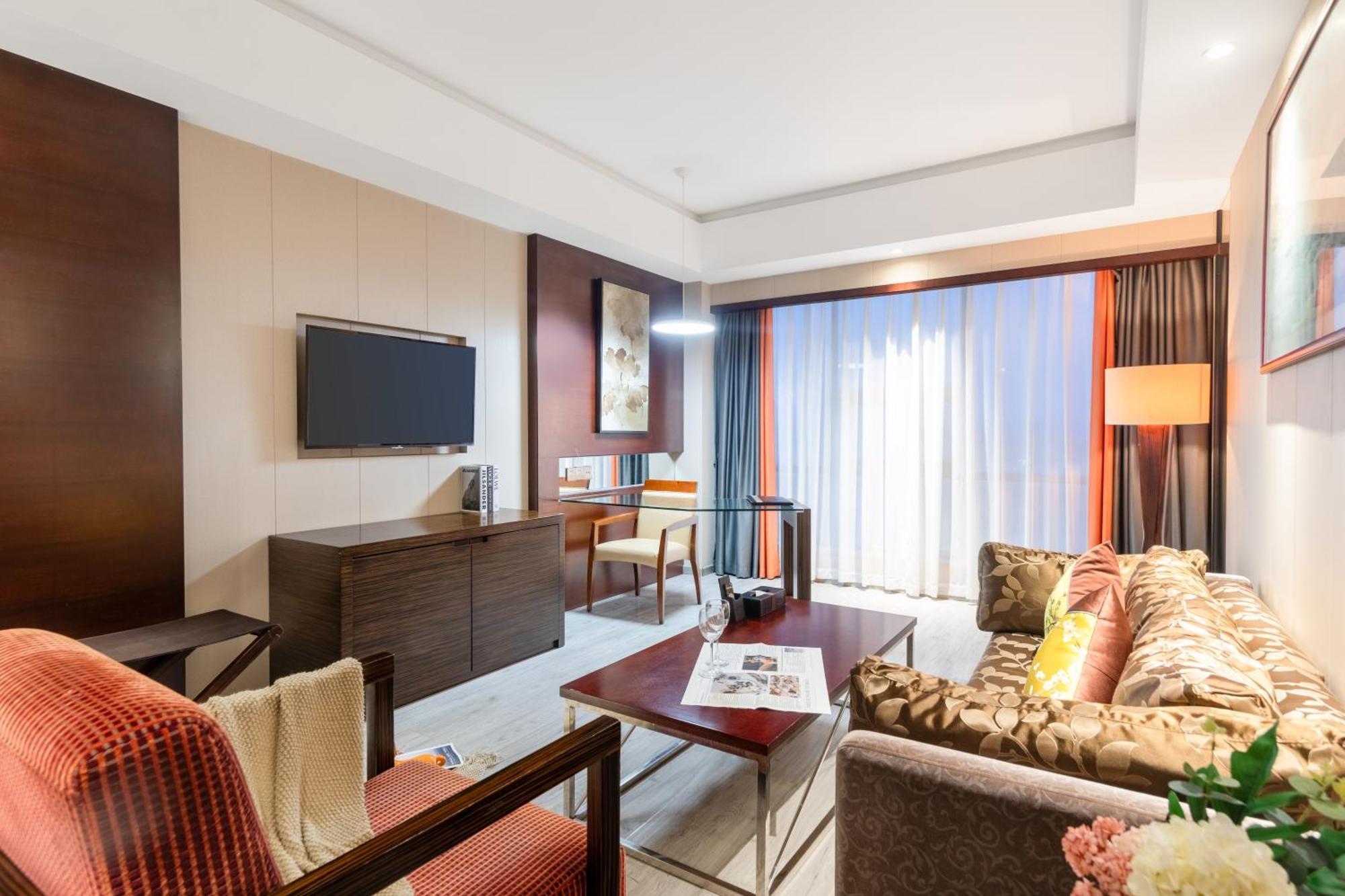 King Royal Hotel Yunfu Екстер'єр фото
