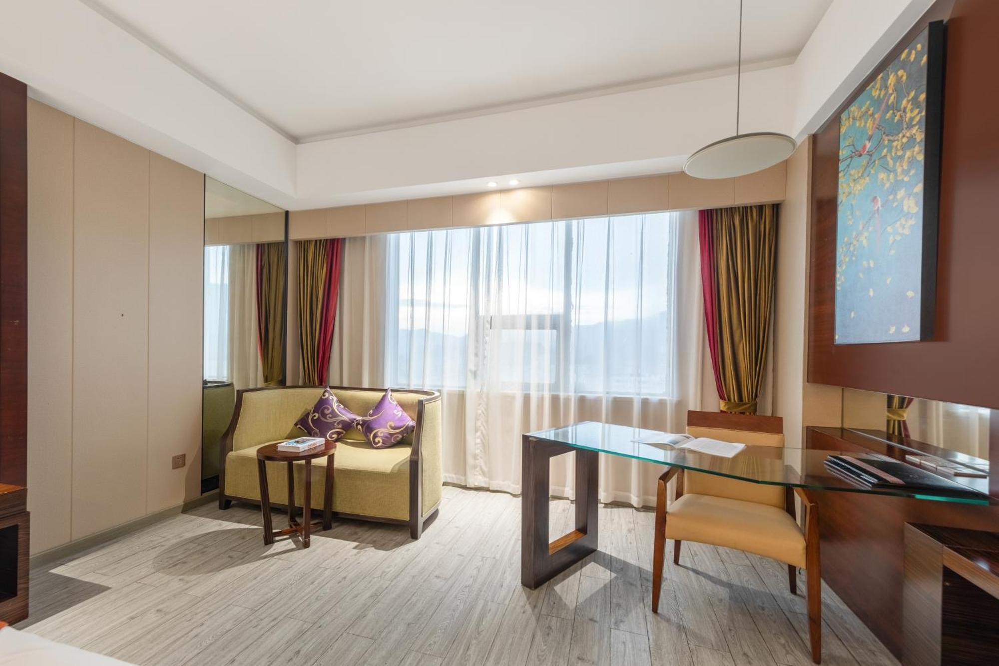 King Royal Hotel Yunfu Екстер'єр фото
